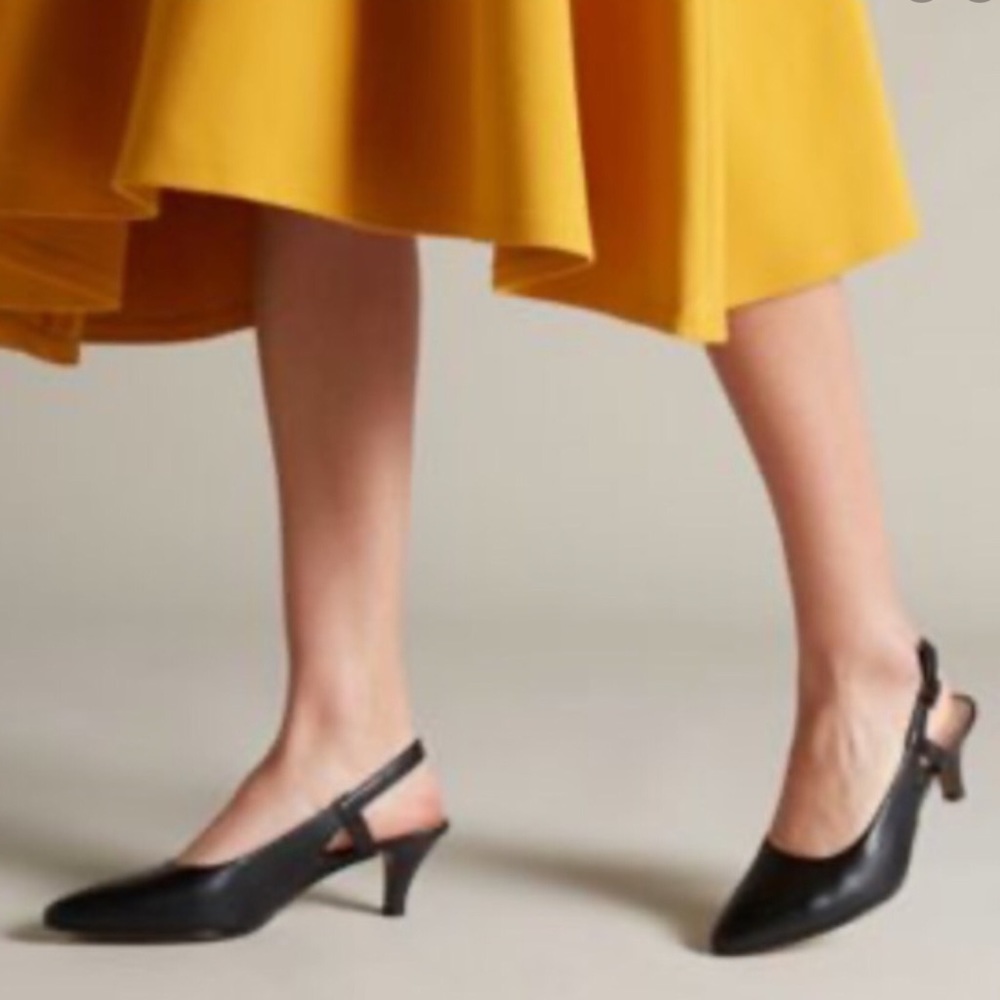 Clarks Linvale Loop Black Leather Slingback Pumps